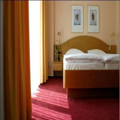 Hotel Kurfuerstendamm Am Adenauerplatz Берлін Екстер'єр фото